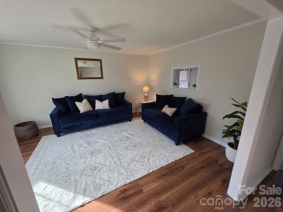 4th image of 4024 Redwood Dr