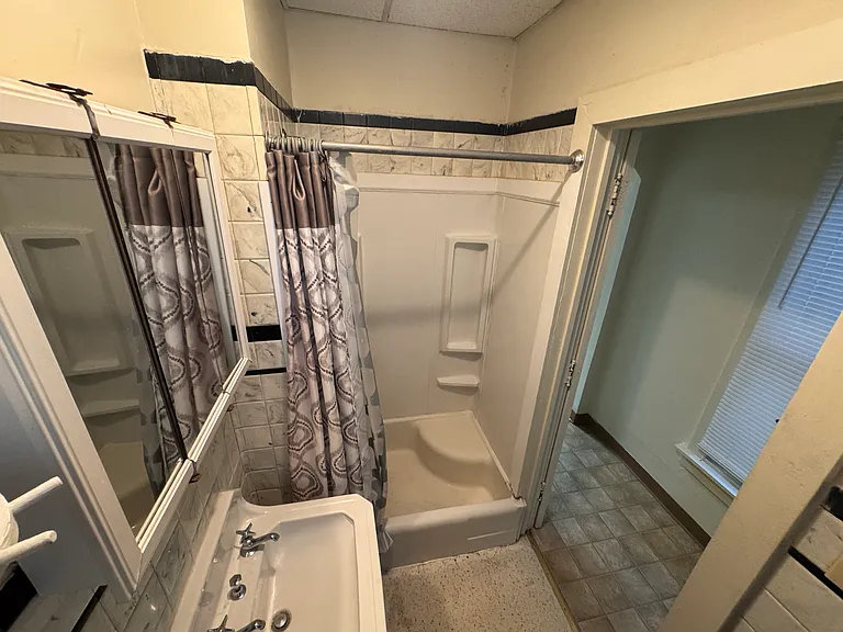 438 Linden St — Photo 6
