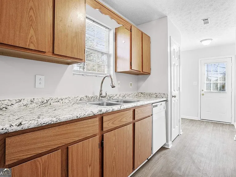 9211 Fairway Ct — Photo 4
