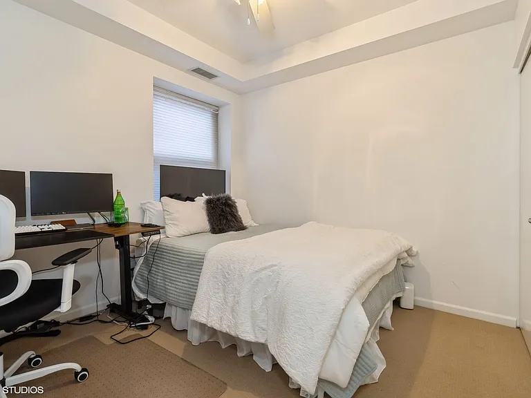 744 W Fullerton Ave #404 — Photo 14