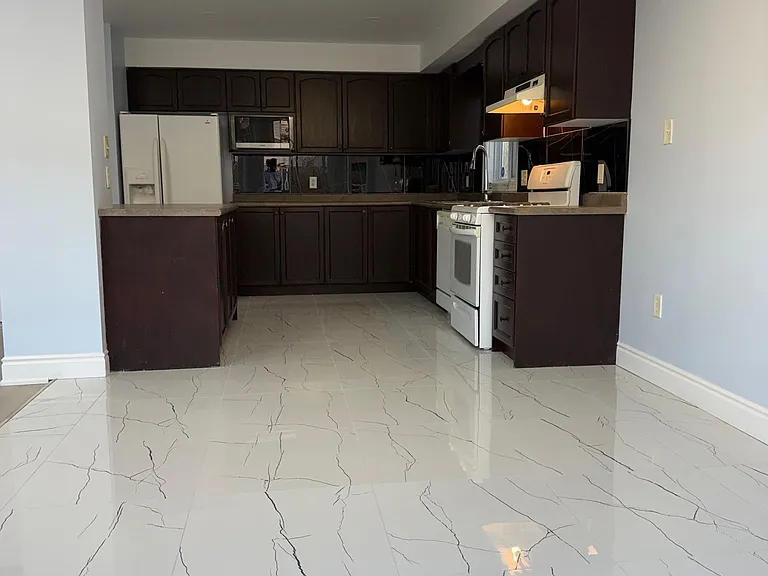 619 Fieldgate Cir — Photo 2