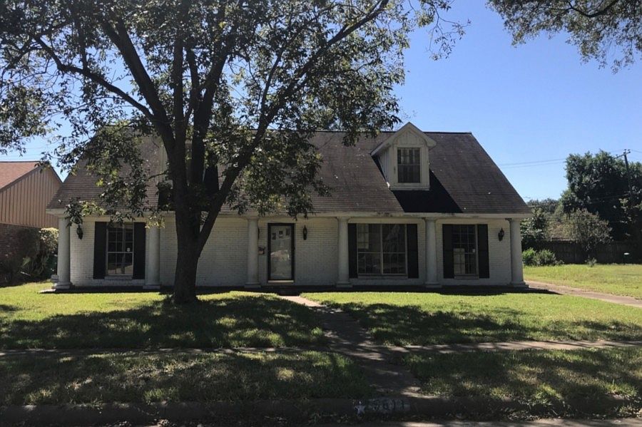 1st image of 5811 Belrose Dr