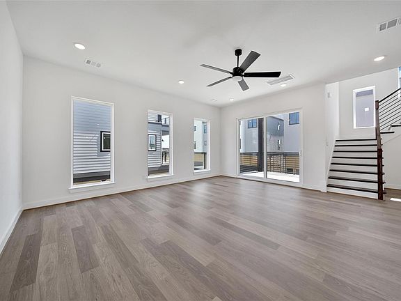 3rd image of 4404 Anthony Court Ln
