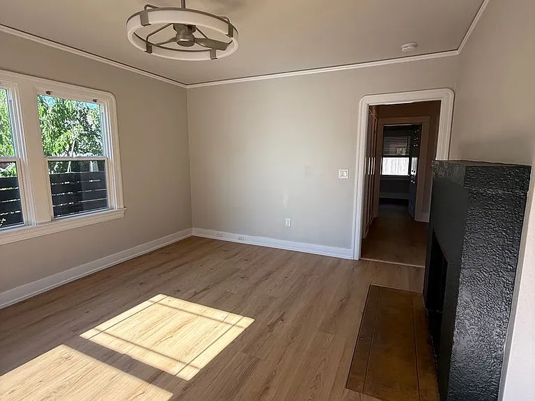 817 Wright St — Photo 5