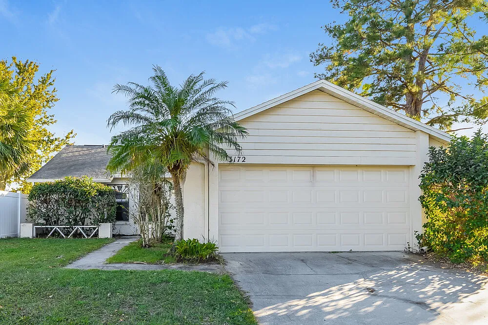 3 bed, 2.0 bath, 1241 sqft, $2,280 — Photo 1