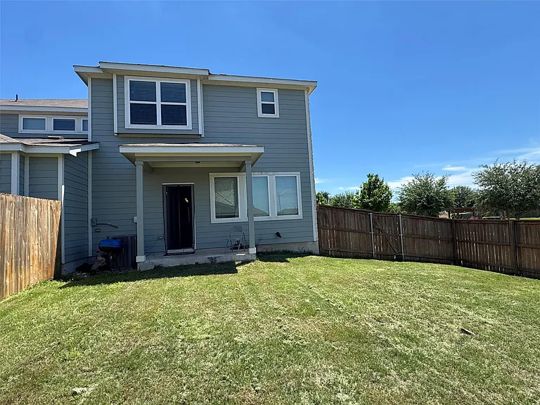 2328 Calvert Dr — Photo 35