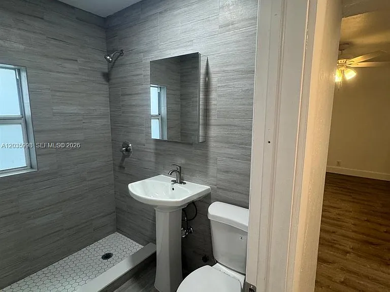 350 SW 15th Rd #9 — Photo 3
