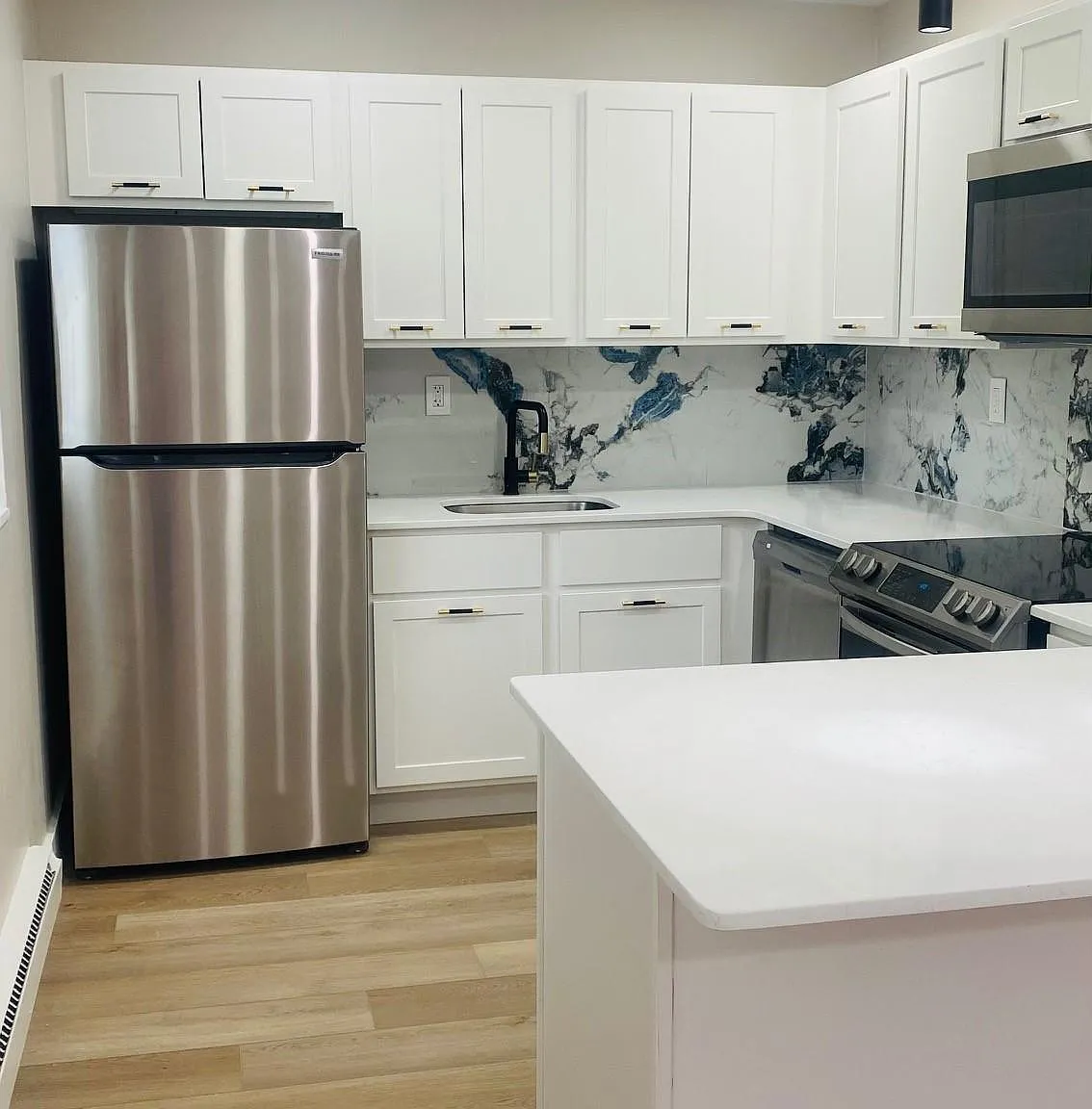 Laura Lane Apartments — Photo 2