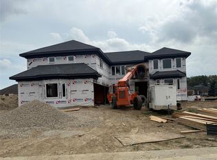 19274 Hamlin Lake Dr, Macomb, MI 48044