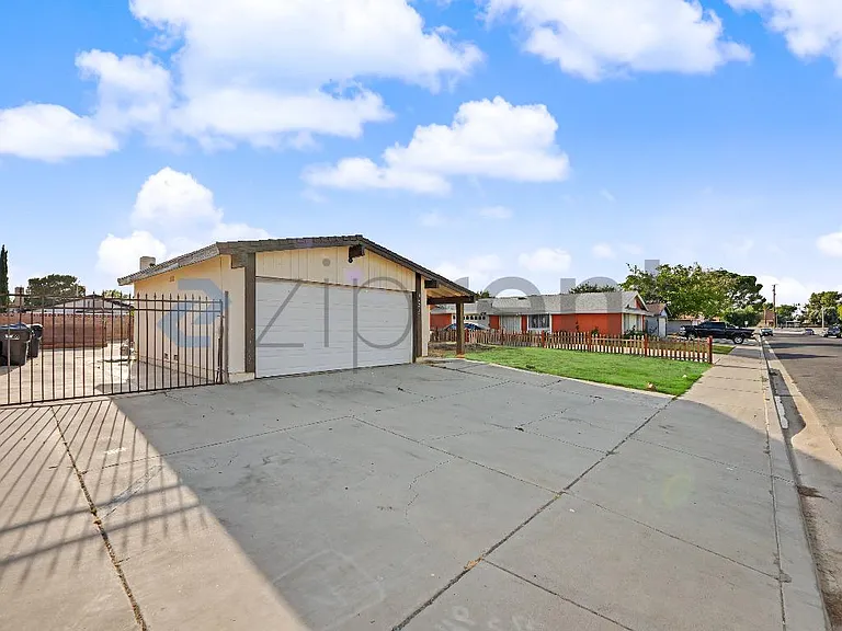 44283 E Raysack Ave — Photo 2