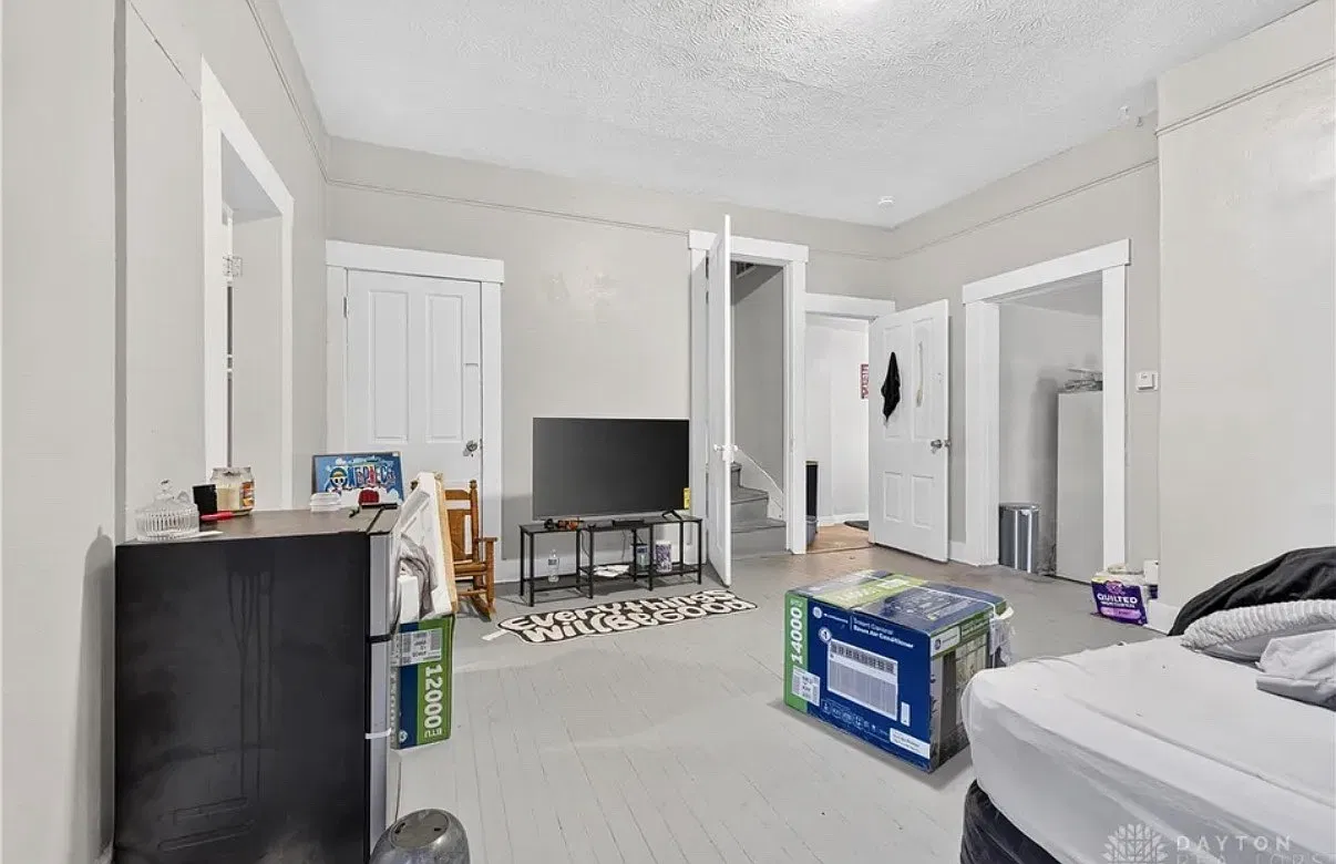 3 bed, 1060 sqft, $1,300 — Photo 4