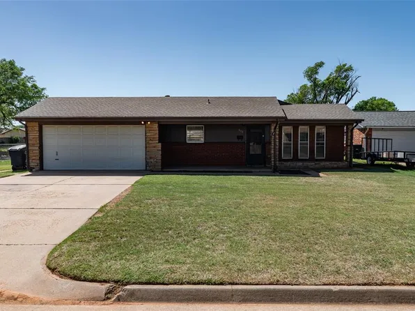 946 Freeland Dr, Enid, OK 73701