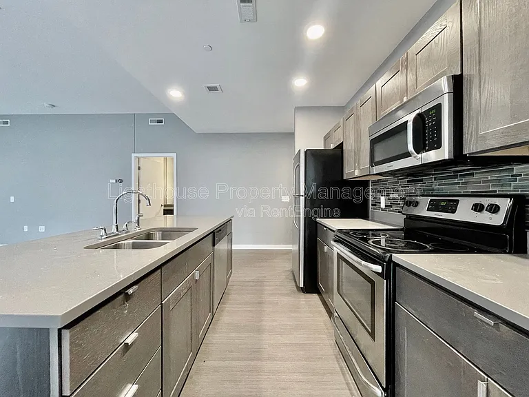 555 Michigan St NE #304 — Photo 5