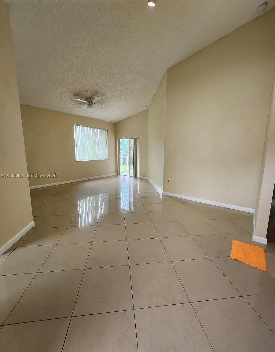 Courtyards At Davie Condo — Photo 1