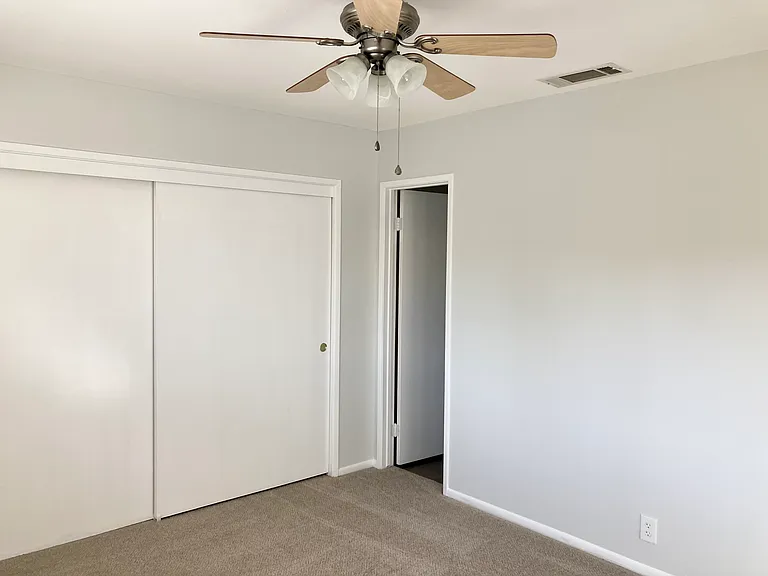 Catalina Garden Apartments — Photo 15