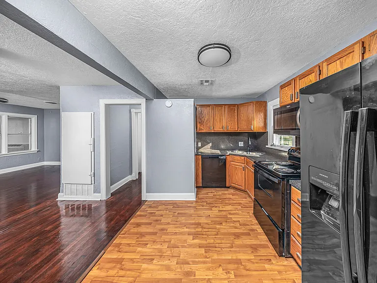 1904 NW Lake Ave — Photo 11