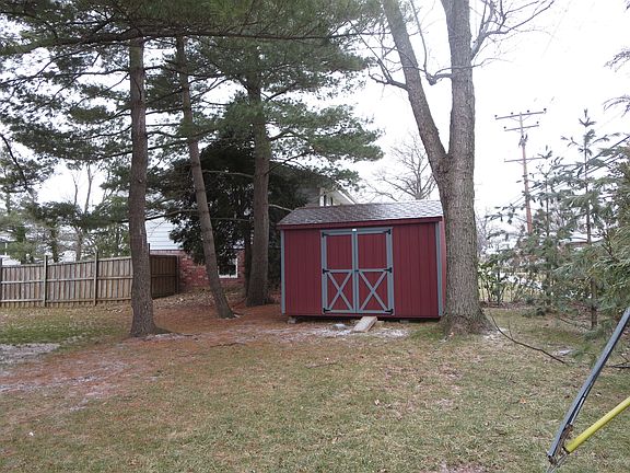 Side Yard with 8 x12 Shed