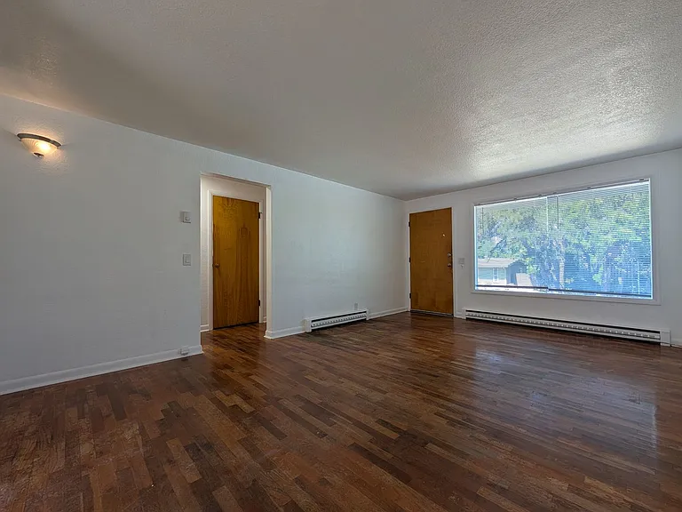 690 E 39th Ave — Photo 7