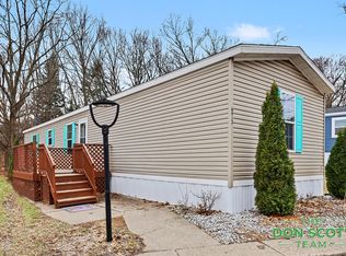 6913 Sandwood St NE, Rockford, MI
