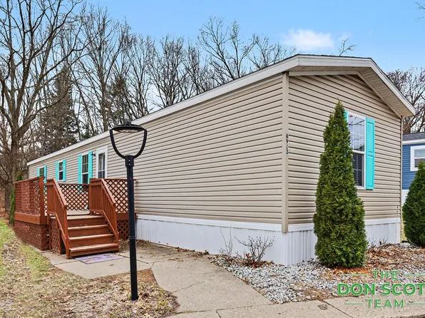 6913 Sandwood St NE, Rockford, MI 49341