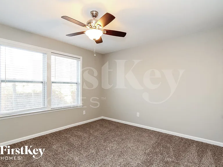 3845 Streamside Dr — Photo 13