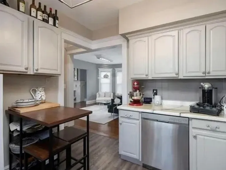 84 Manchester Pl #LOWER — Photo 8