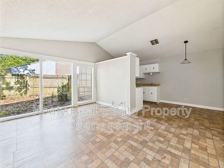 513 Fox Run Ave #1 — Photo 5