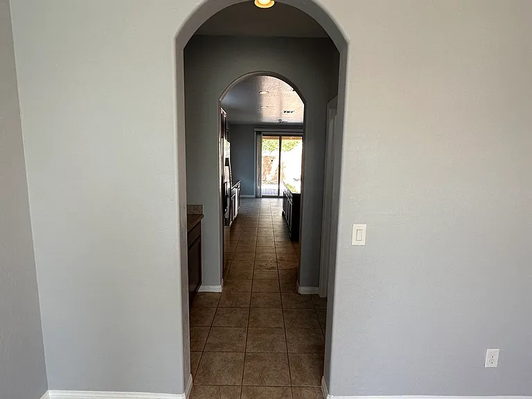 576 Glassford Ct — Photo 19