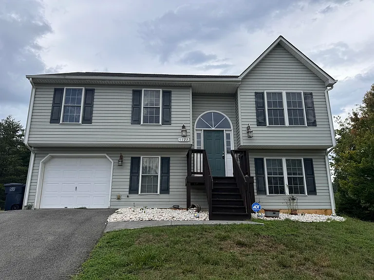 1122 Updike Rd SE — Photo 1