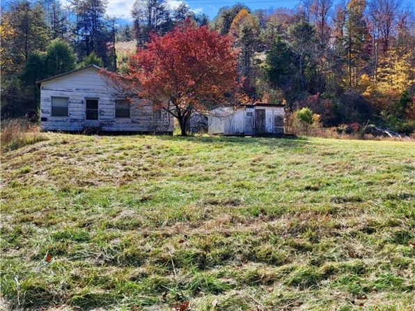9105 Cain Ridge Rd, Leon, WV 25123