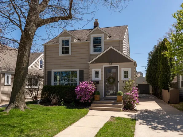 5048 North Berkeley BOULEVARD, Whitefish Bay, WI 53217