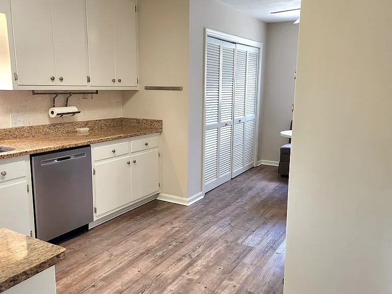1482 Wesley Dr — Photo 30
