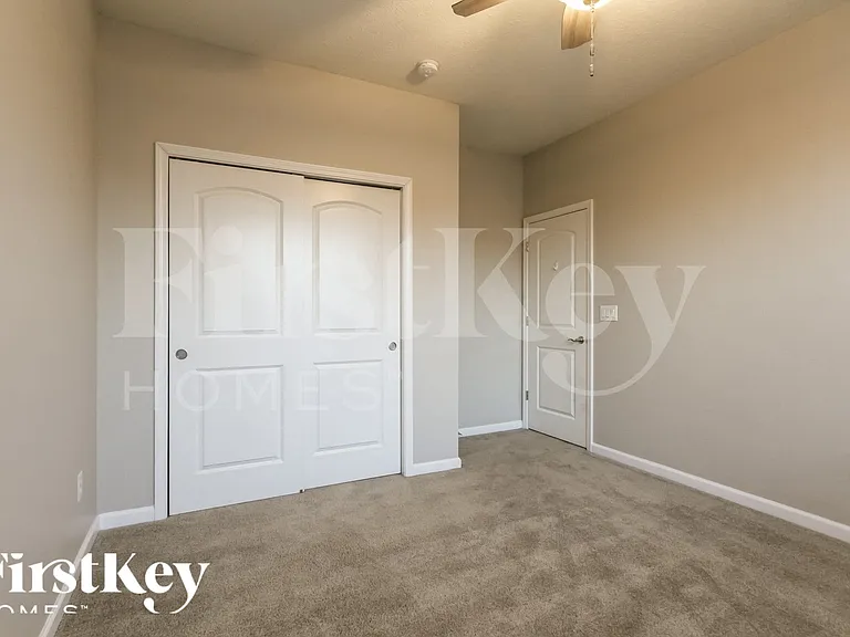 1341 Blackthorne Trl N — Photo 12