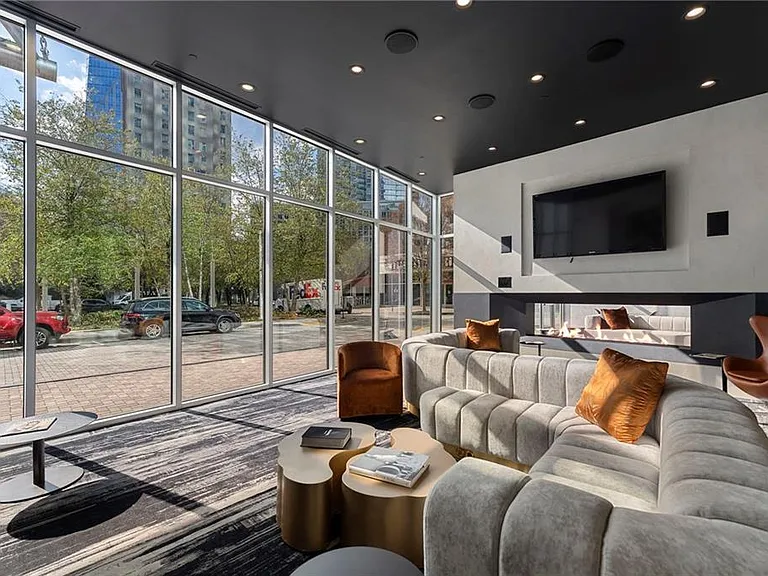 3324 Peachtree Rd NE #915 — Photo 40
