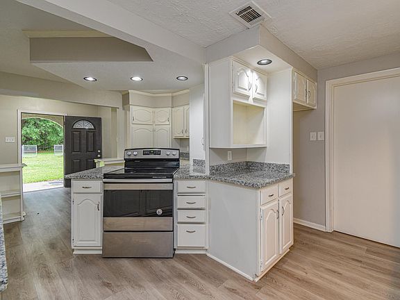 4th image of 17996 Southridge Dr