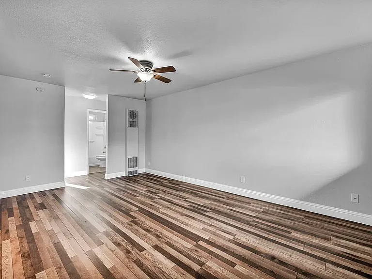 Carlin Apartments — Photo 7