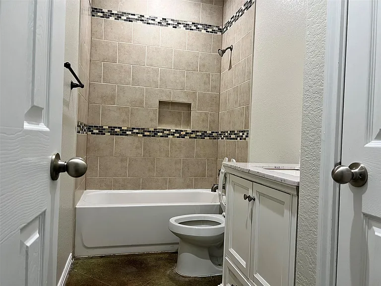 13354 Knollcrest St — Photo 6