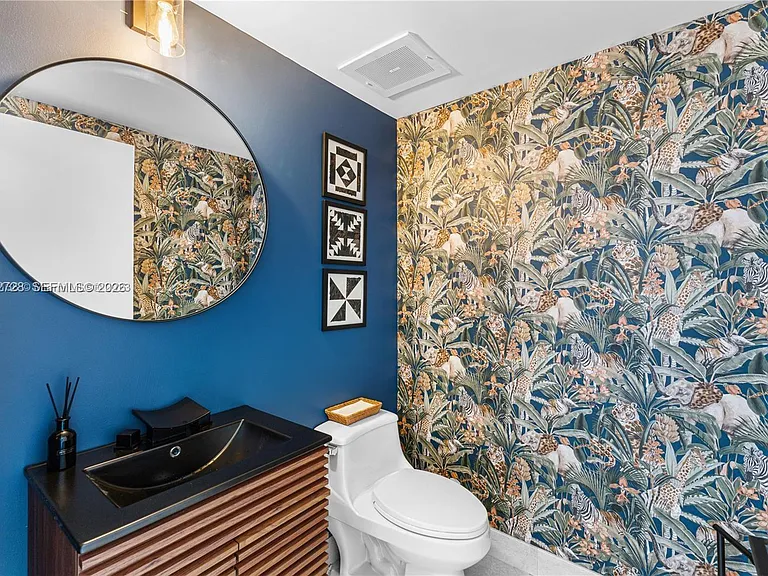 218 SE 14th St #1004 — Photo 31