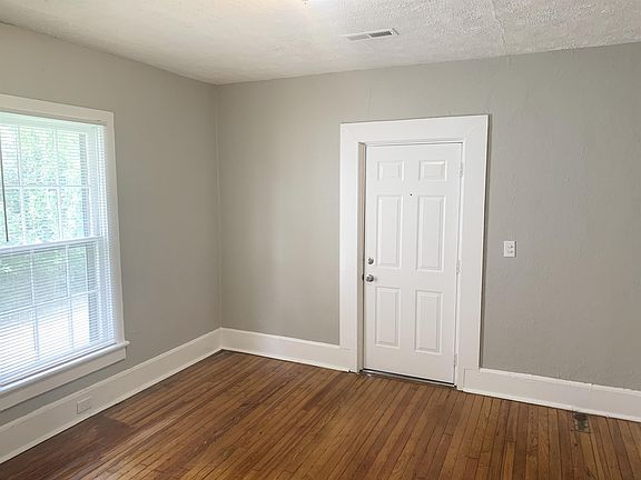 2nd image of 6 Cromwell Ave APT B