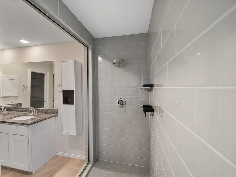 708 Ivory Manor Dr — Photo 17
