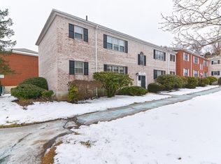 27 Lake Shore Ct APT 3, Brighton, MA 02135