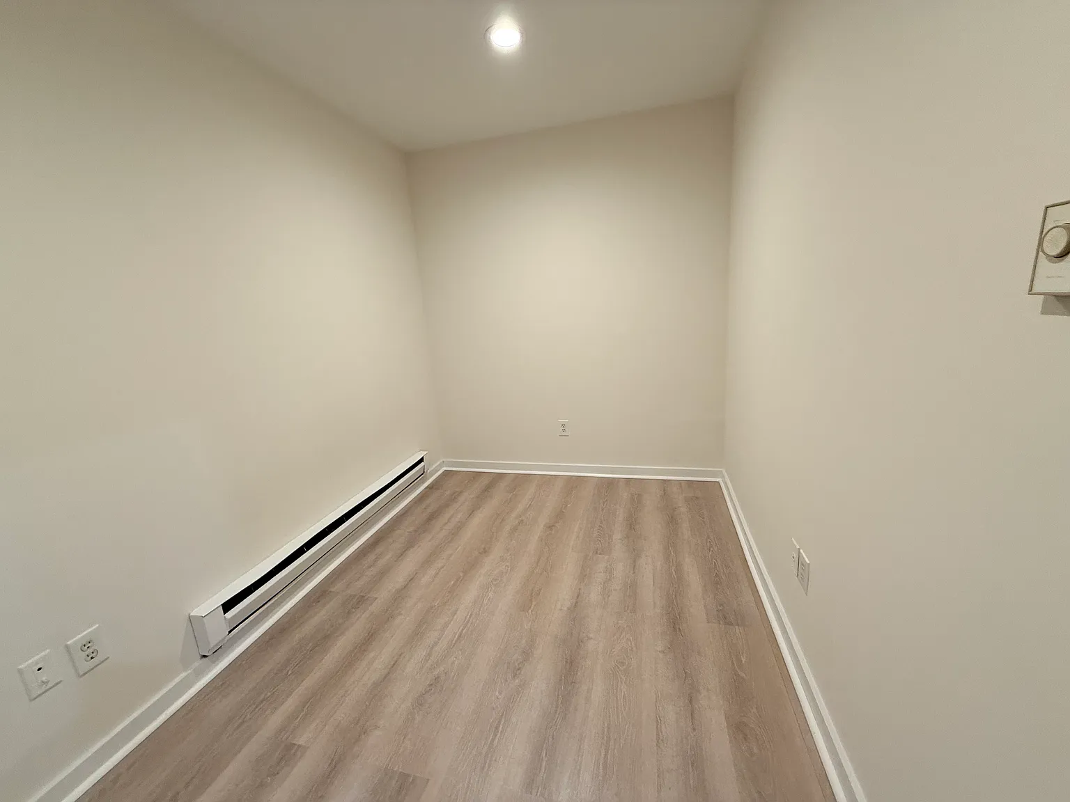 3 bed, 900 sqft, $4,900 — Photo 3