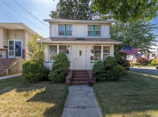 196 N Cottage St, Valley Stream, NY 11580