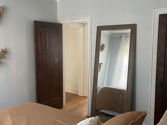 4th image of 3823.5 N Greenview Ave #2