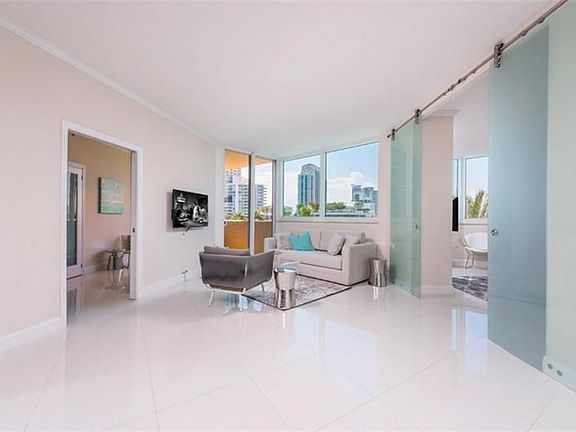 4th image of 300 S Pointe Dr APT 706