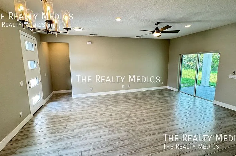 239 Hibiscus Ln — Photo 14