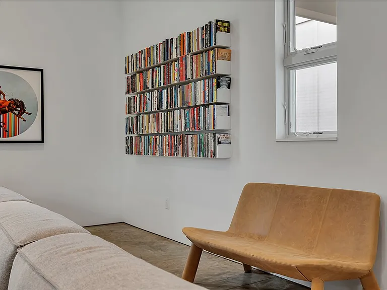 18 Granite St — Photo 15