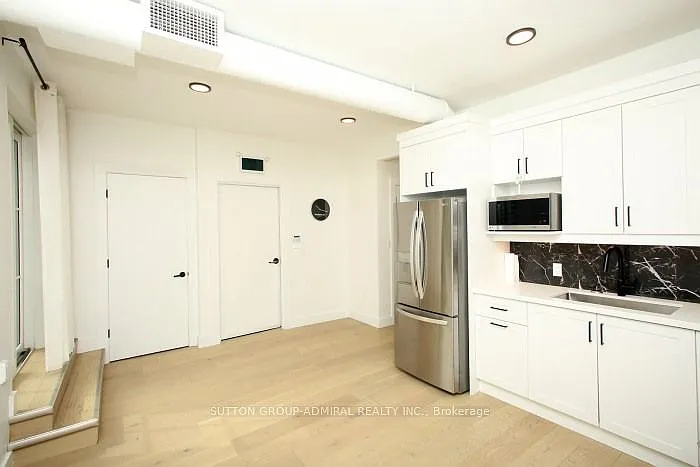 535 Yonge St #3 — Photo 7