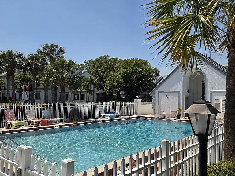 400 Beach Park Ln — Photo 18