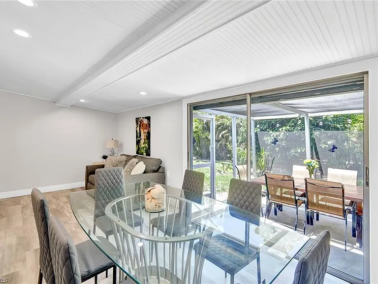 2047 Harbor Ln — Photo 10